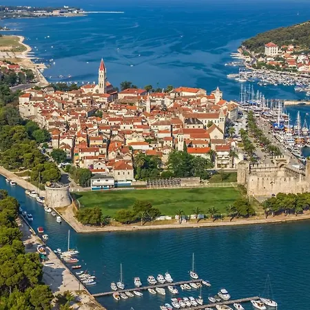 Apartment In Okrug Gornji With Seaview, Terrace, Air Condition, Wifi *